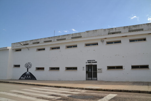 Imagen: Exterior del Centro de Formación de Personas Adultas Pérez Ramos de Pego