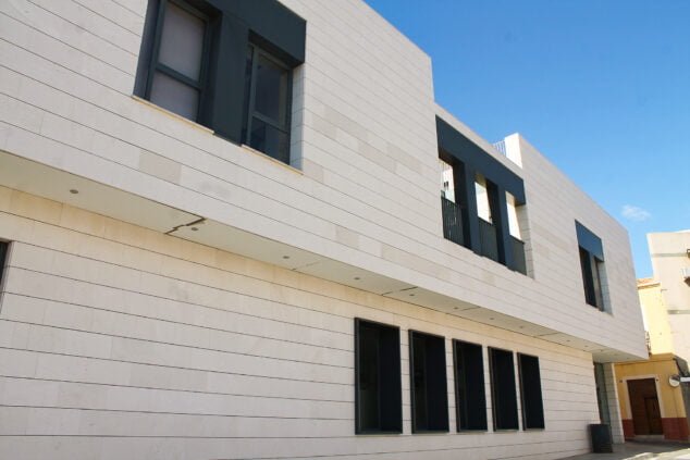 Imagen: Edificio Espai Girona de Orba, donde se encuentra la biblioteca y la bebeteca