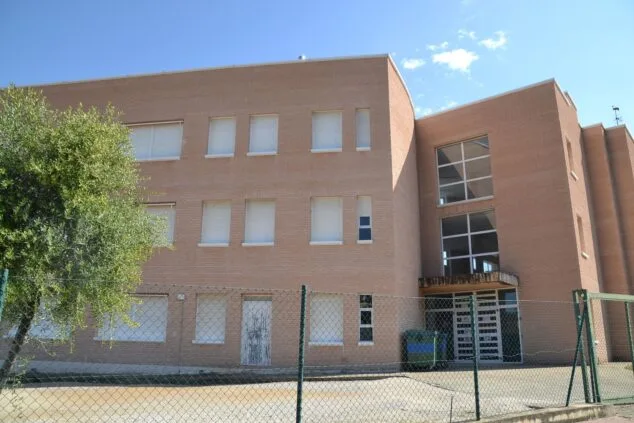El colegio Ambra de Pego: dirección y teléfono 1 Imagen: Exterior del CEIP Ambra de Pego