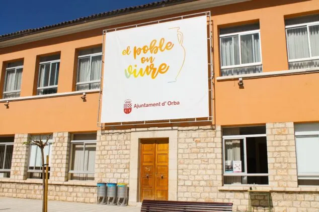 Imagen: Fachada del ayuntamiento de Orba