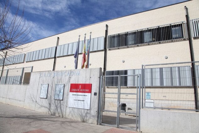 Imagen: Exterior del colegio Benicadim de Beniarbeig