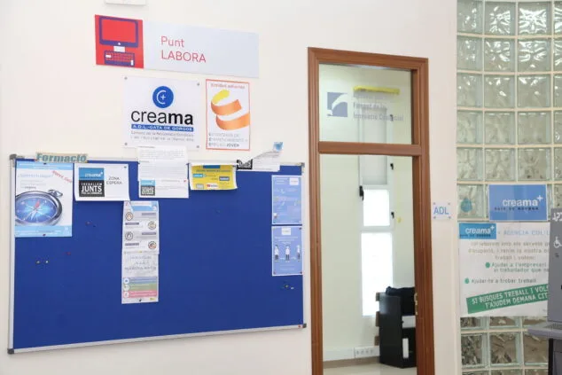 Imagen: Entrada a la oficina de CREAMA en Gata de Gorgos