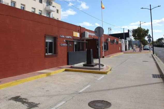 Imagen: Exterior del cuartel de la Guardia Civil del Verger