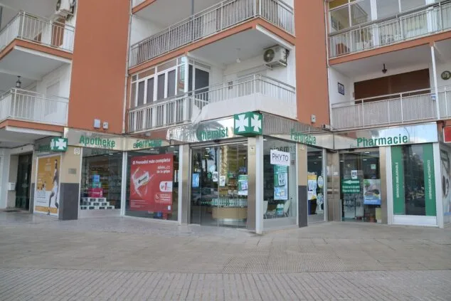 Imagen: Exterior de la farmacia El Dorado de Calp
