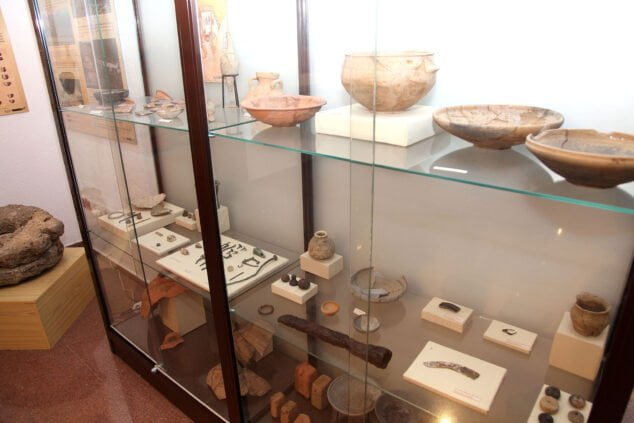 Imagen: Vitrinas del museo municipal de Gata de Gorgos