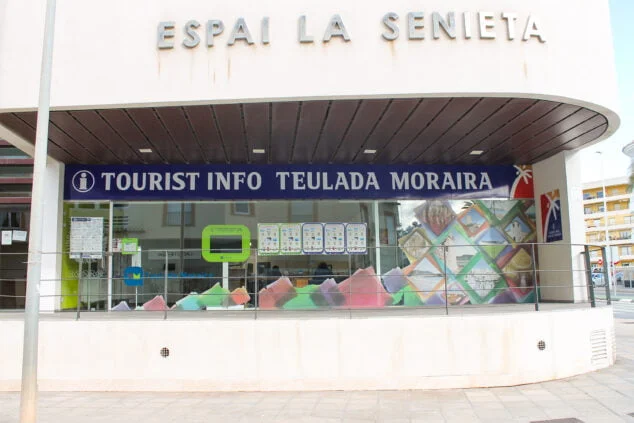 Imagen: Exterior de la oficina de turismo de Teulada Moraira