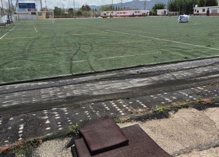 Mudan A De Grama No Campo De Futebol Ondara Lamarinaalta