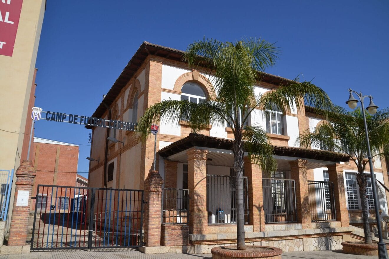 El complejo Cervantes, donde se encuentra el campo de fútbol de Pego
