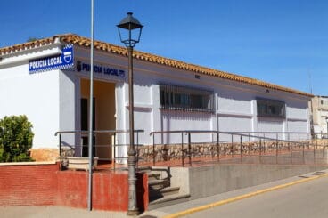 Acceso a la comisaría de la Policía Local de Els Poblets