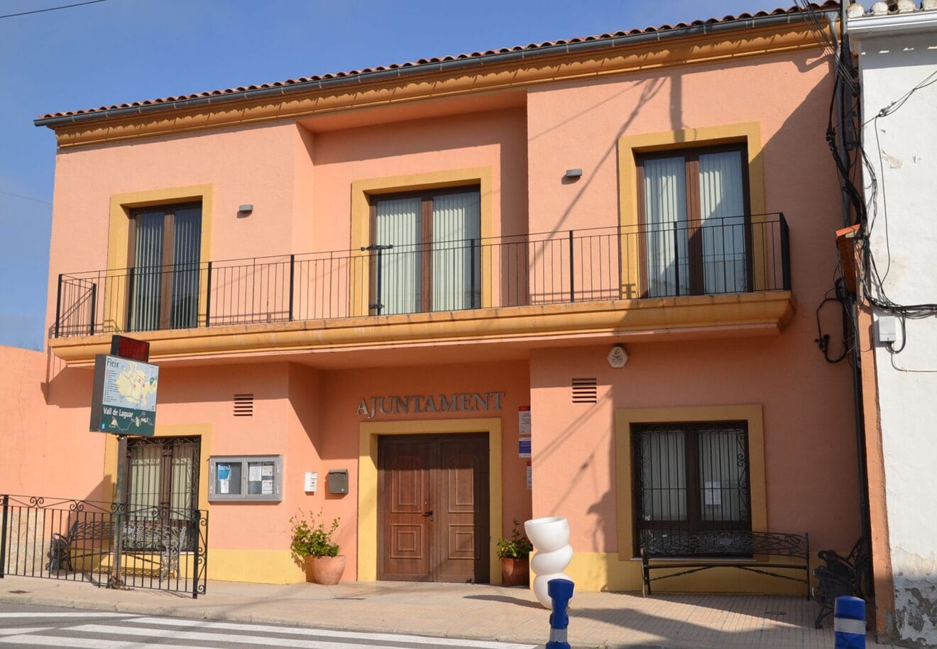 Fachada del ayuntamiento de La Vall de Laguar