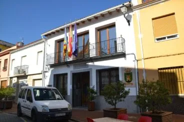 Fachada del ayuntamiento de L’Atzúbia