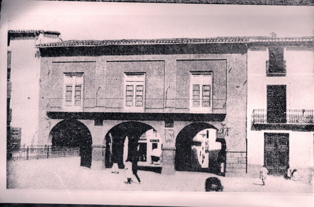 Imagen: Ayuntamiento de Pego el año 1910 I Fuente - Arxiu Municipal de Pego