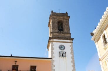 Campanario de la iglesia de Orba