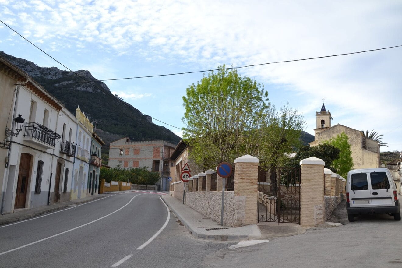 Carretera por la Llosa de Camatxo