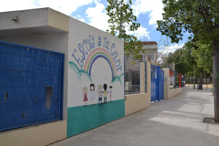 Фреска на фасаде школы Габриэля Миро в Кальпе