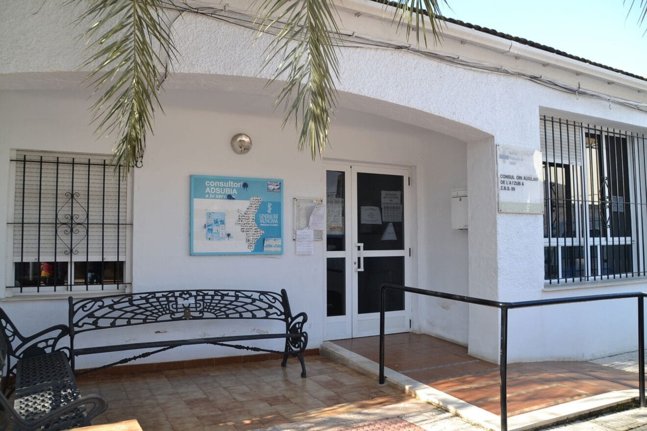 Exterior del consultorio médico de L'Atzúbia