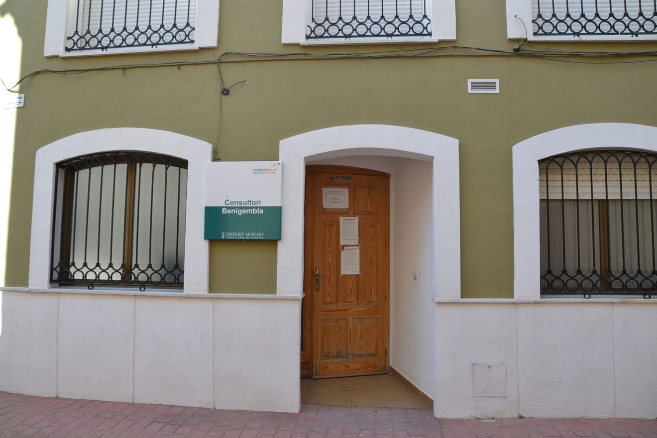 Exterior del consultorio médico de Benigembla