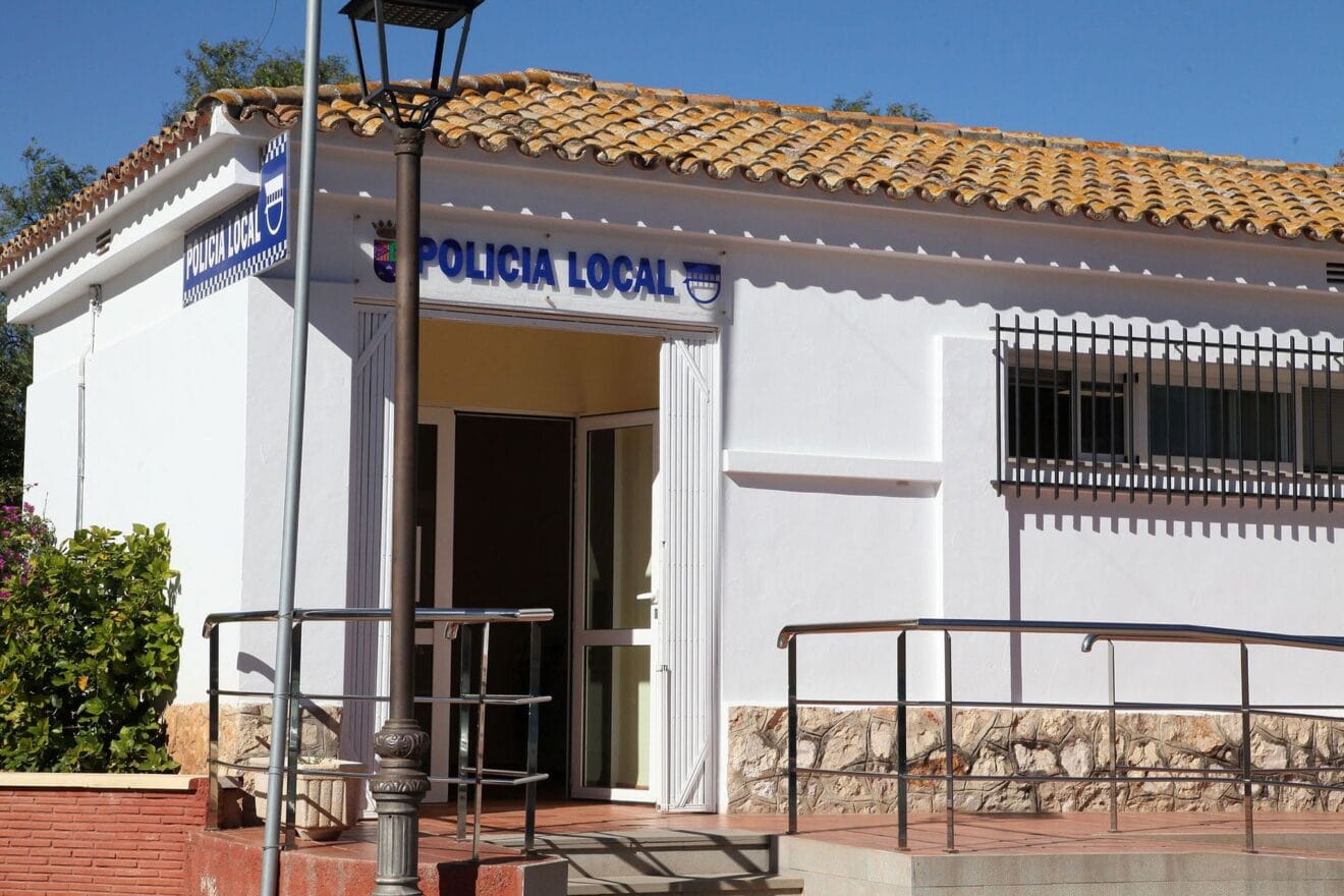 Entrada a la oficina de la Policía Local de Els Poblets