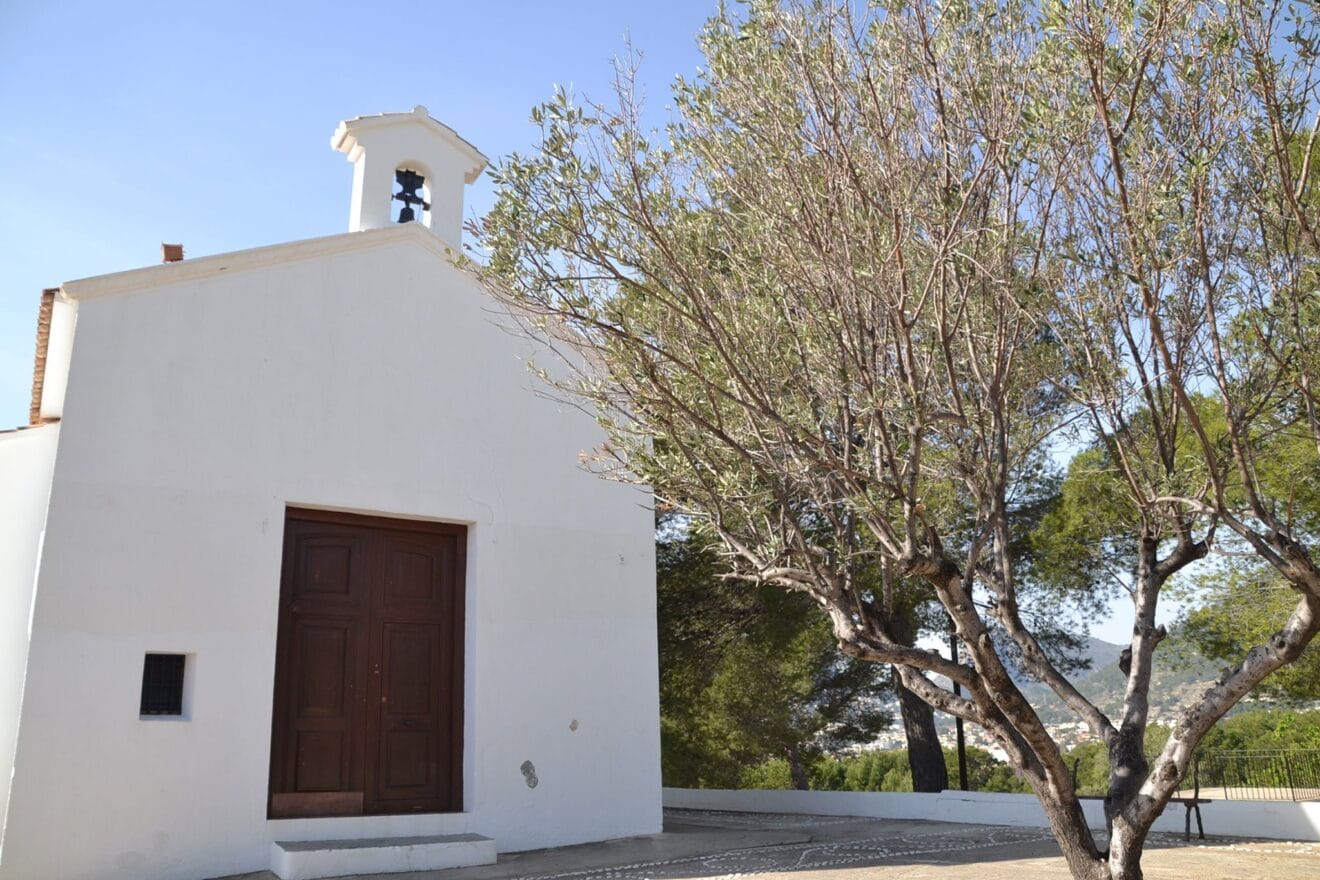 Vista exterior de la ermita de Sant Salvador de Calp