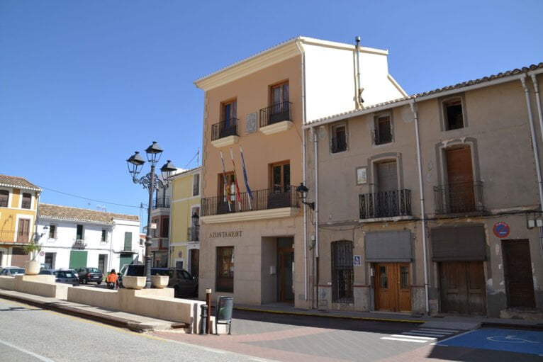 Exterior del Ayuntamiento de Murla