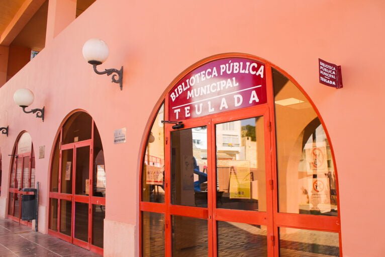 Exterior de la biblioteca de Teulada