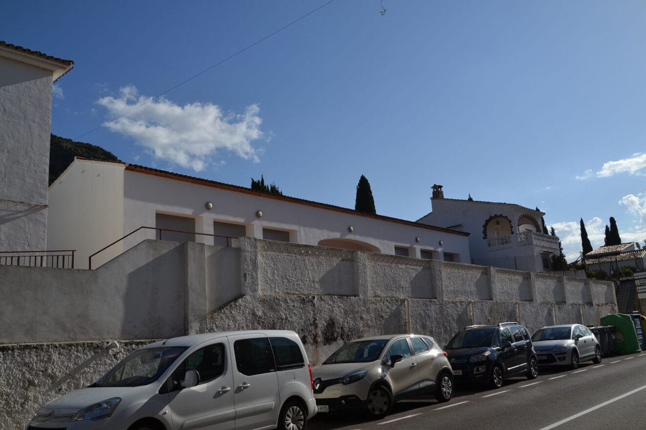 Exterior del colegio San Vicente Ferrer de L'Atzúbia