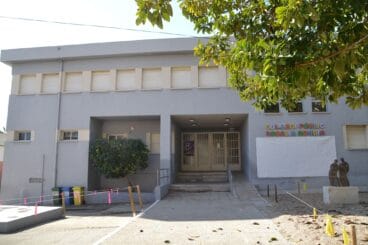 exterior colegio rosalia bondia pego