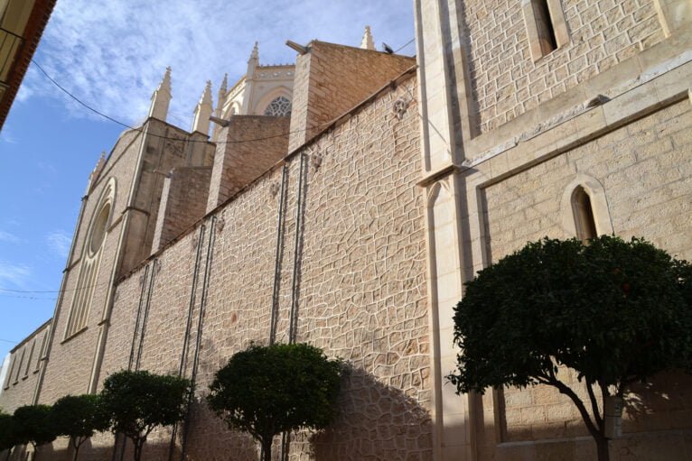 Lateral exterior de la Iglesia de la Puríssima Xiqueta de Benissa