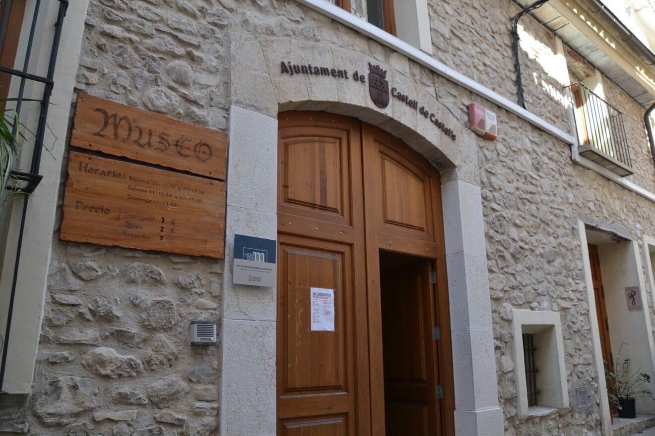 Exterior del museo de Castell de Castells