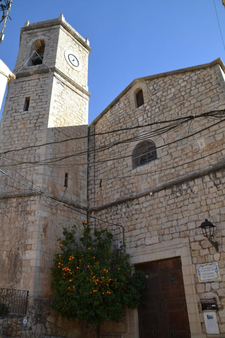 Fachada de la Iglesia de los Santos Cosme y Damián de Llíber