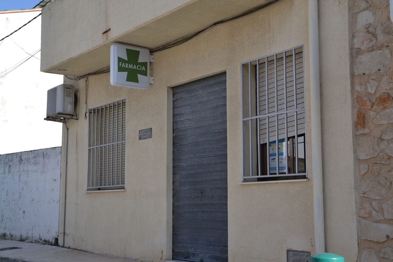 Exterior de la farmacia de L'Atzúbia