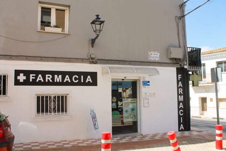 Imagen exterior de la farmacia de Benidoleig