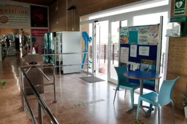 Hall de la piscina en Pego