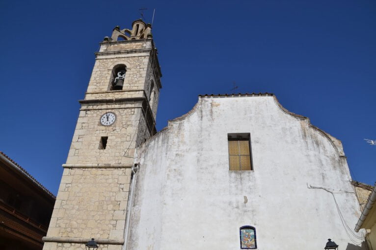 Fachada de l'església de Sant Miquel de la Vall d'Ebo