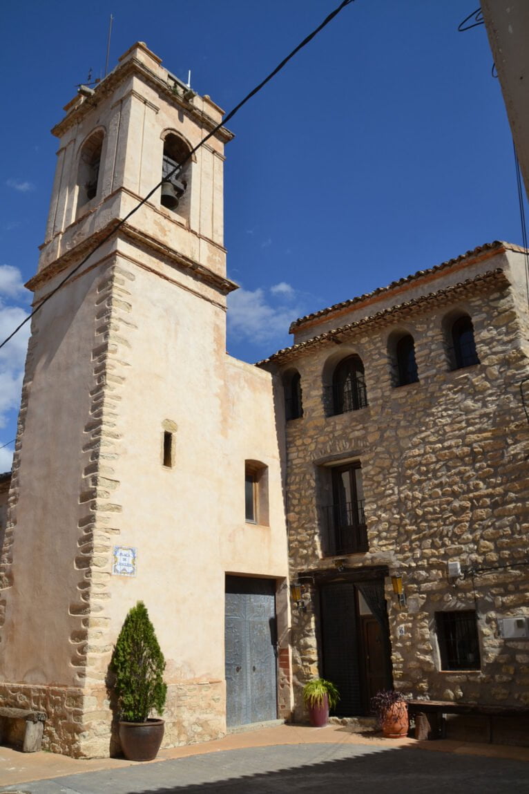 Imagen completa de la iglesia de Beniaia, La Vall d'Alcalà