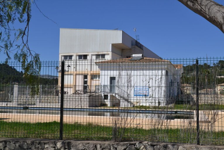 Instalaciones de la piscina municipal de Murla