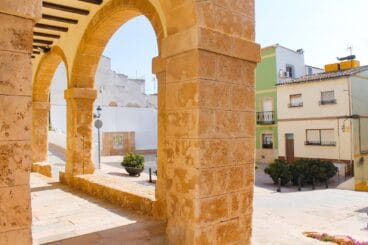 Lateral de la Sala de Jurats i Justícies en la plaza de Els Portxes