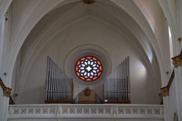 Órgano y vidriera de la Iglesia de la Puríssima Xiqueta de Benissa
