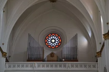 Órgano y vidriera de la Iglesia de la Puríssima Xiqueta de Benissa