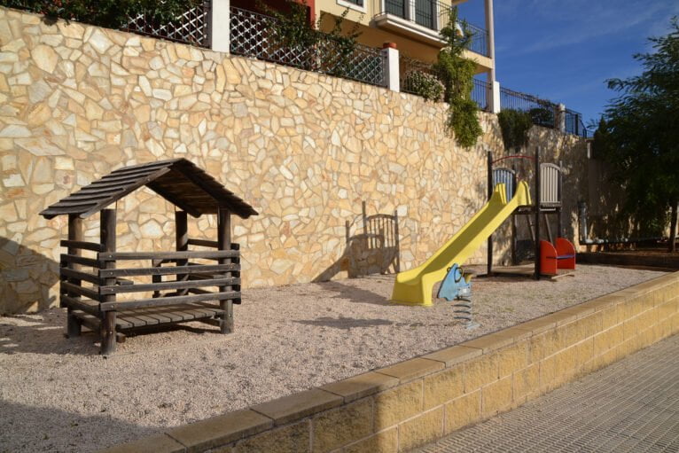 Parque infantil en la Llosa de Camatxo