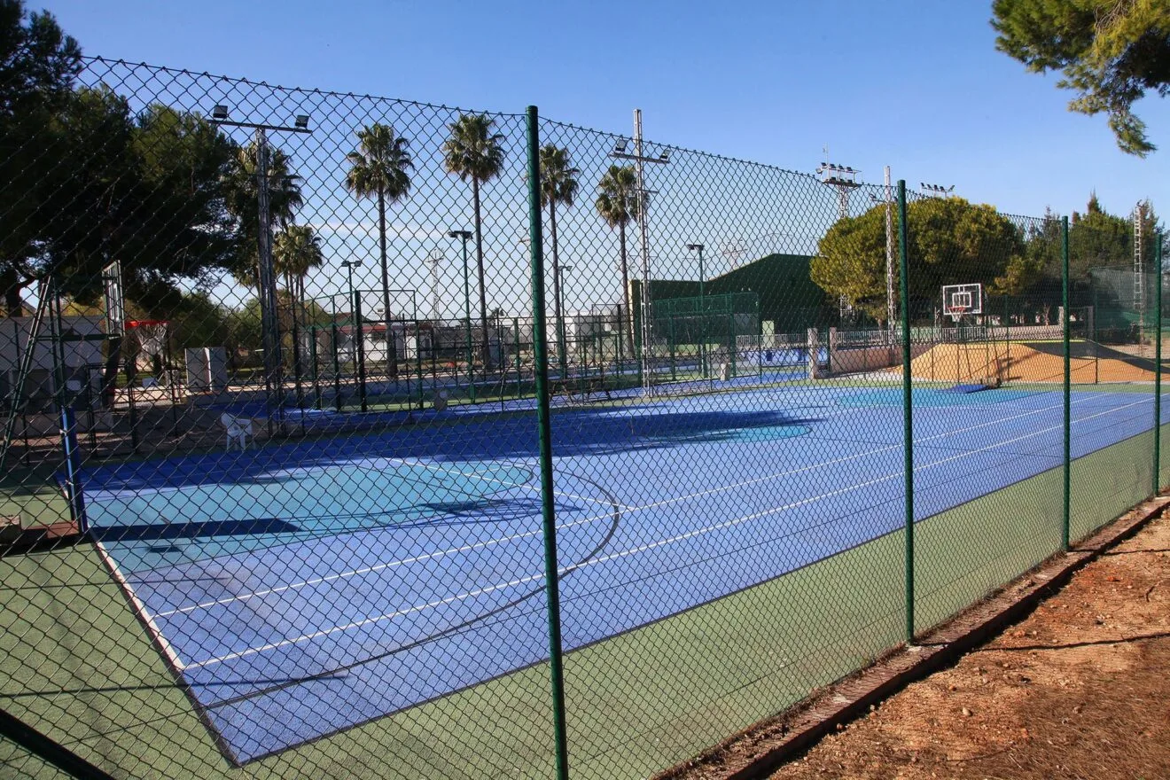 Pista de minibásquet en el Polideportivo de Els Poblets