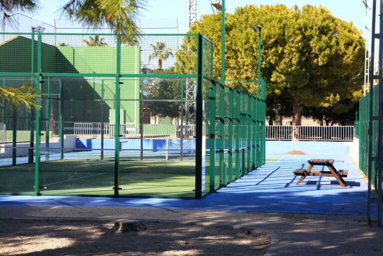 Pista de tenis en el Polideportivo de Els Poblets