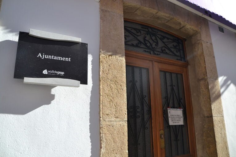 Placa del ayuntamiento de Parcent