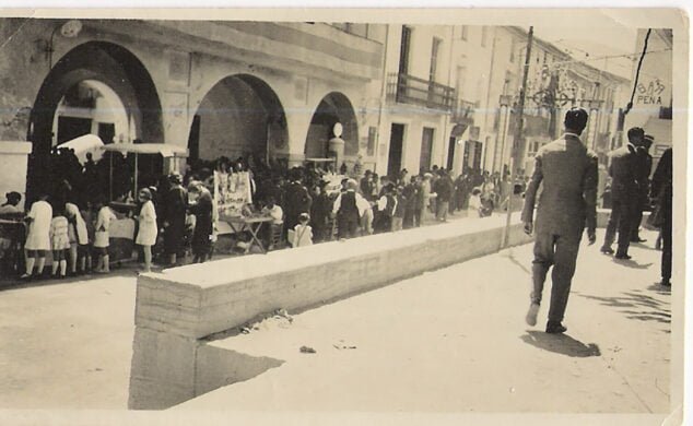 Imagen: Plaza del Ayuntamiento de Pego en el año 1920 I Fuente - Arxiu Municipal de Pego