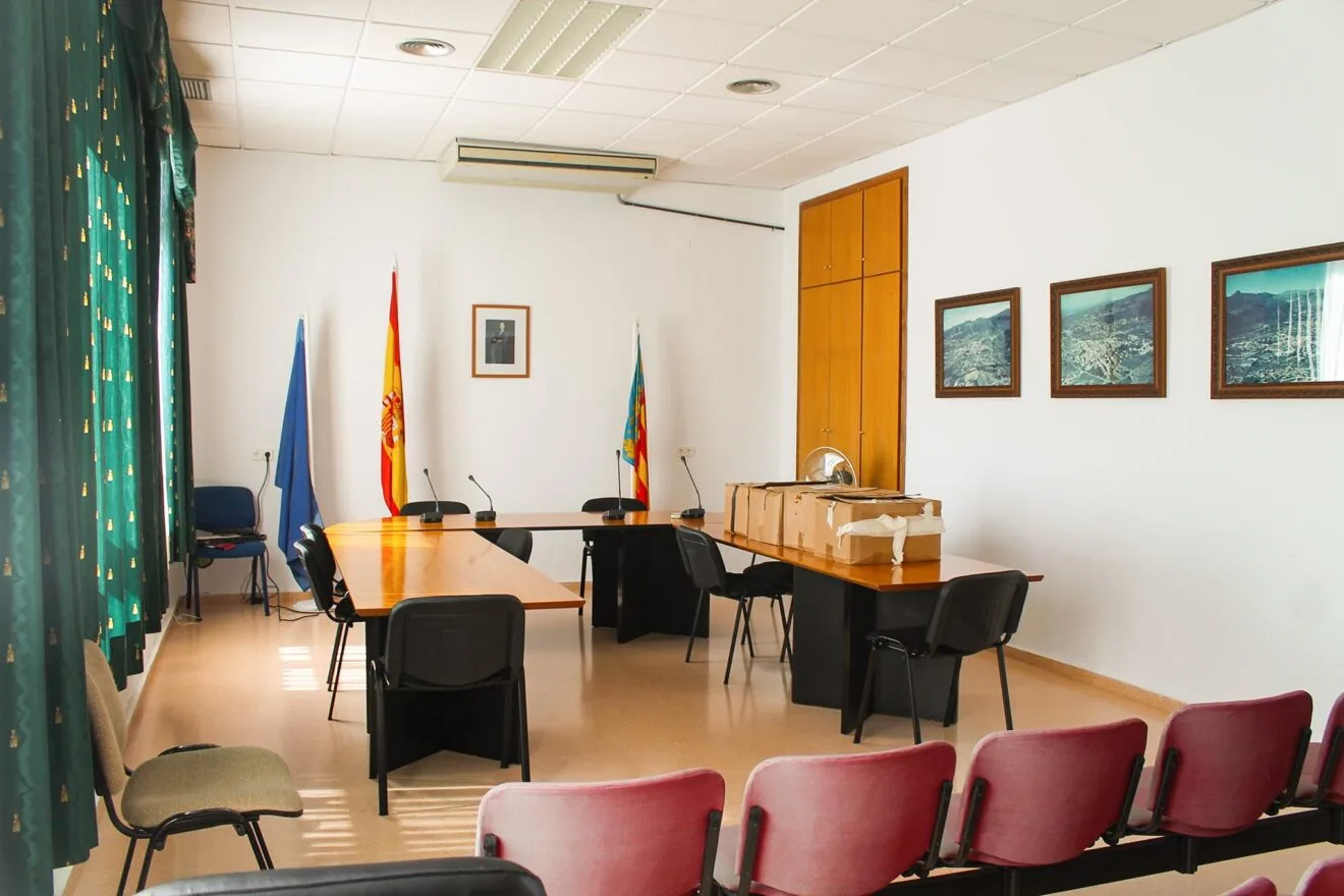 Salón de plenos del Ayuntamiento de Orba