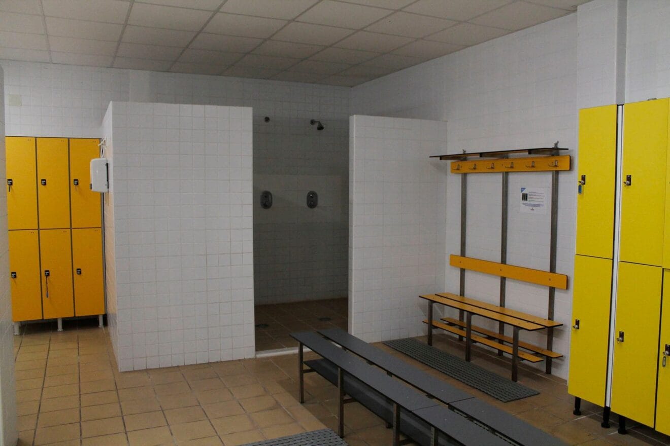 Vestuario en la piscina cubierta de Pego