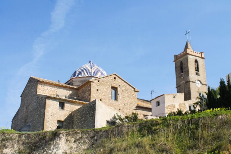 Vista de la iglesia de Santa María Magdalena de Benitatxell