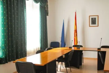 Vista parcial del salón de plenos del Ayuntamiento de Orba