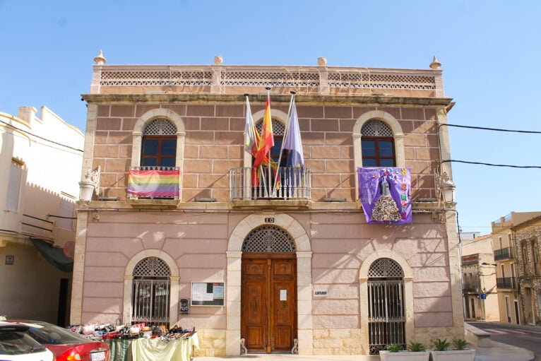 Fachada del ayuntamiento de Sagra