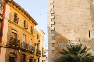 Calle aledaña a la Iglesia de Santa Catalina de Teulada